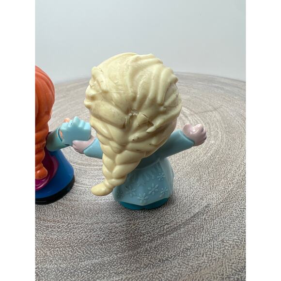 Fisher-Price Little People Disney Frozen Kristoff, Anna and Elsa 2019 - Picture 6 of 10